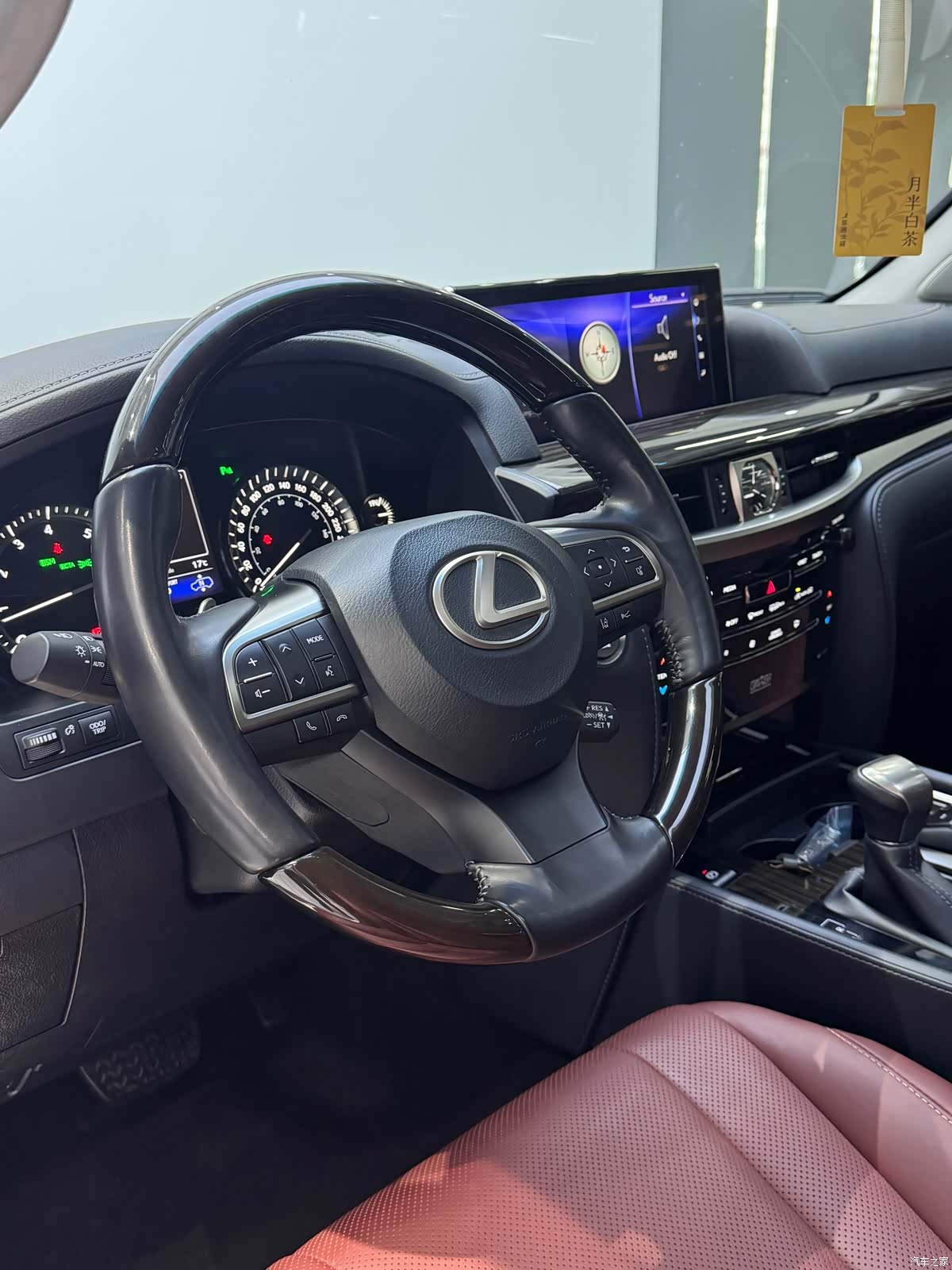 Lexus LX, 2022 8