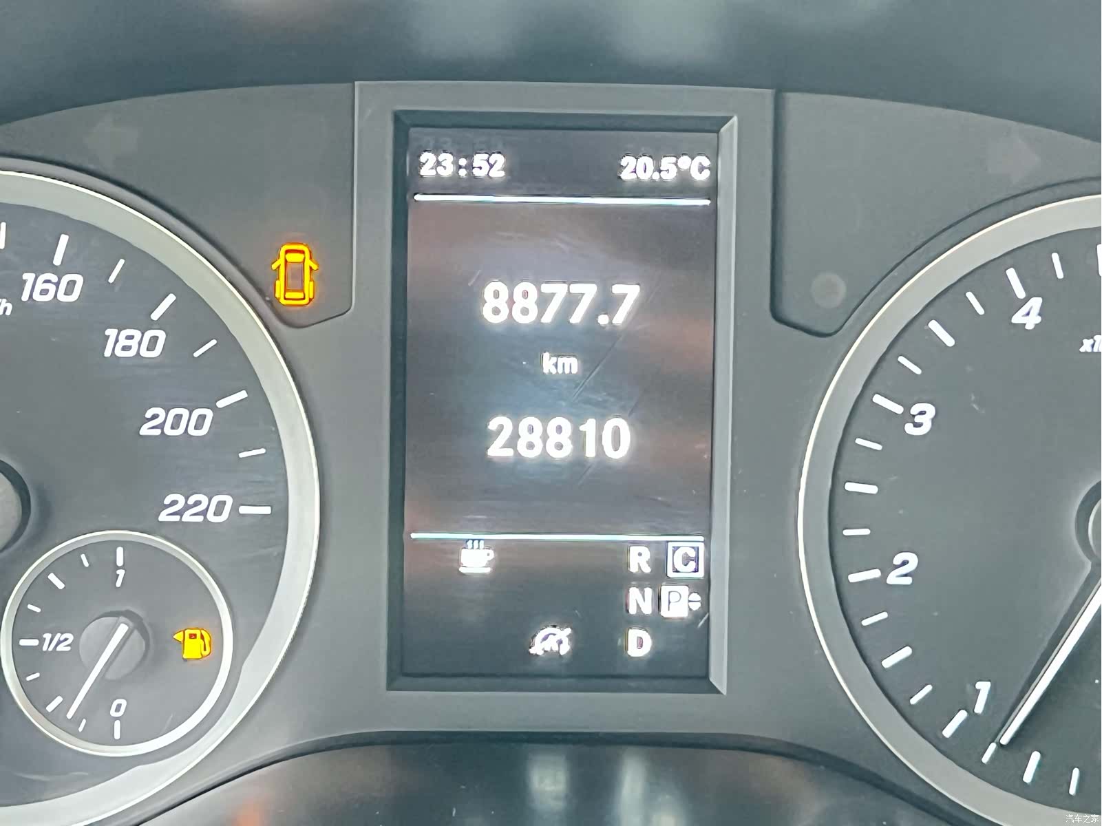 Mercedes-Benz 7, 2022 11
