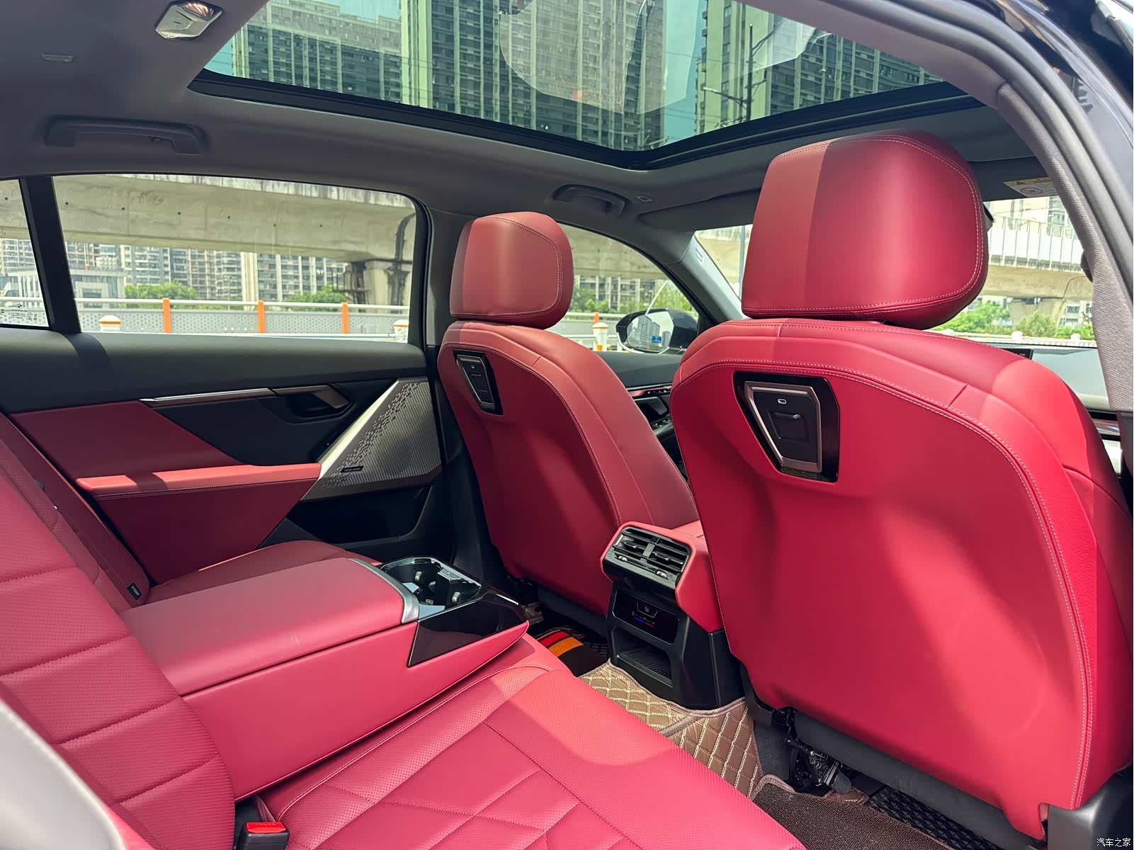 BMW 5 Series, 2025 10