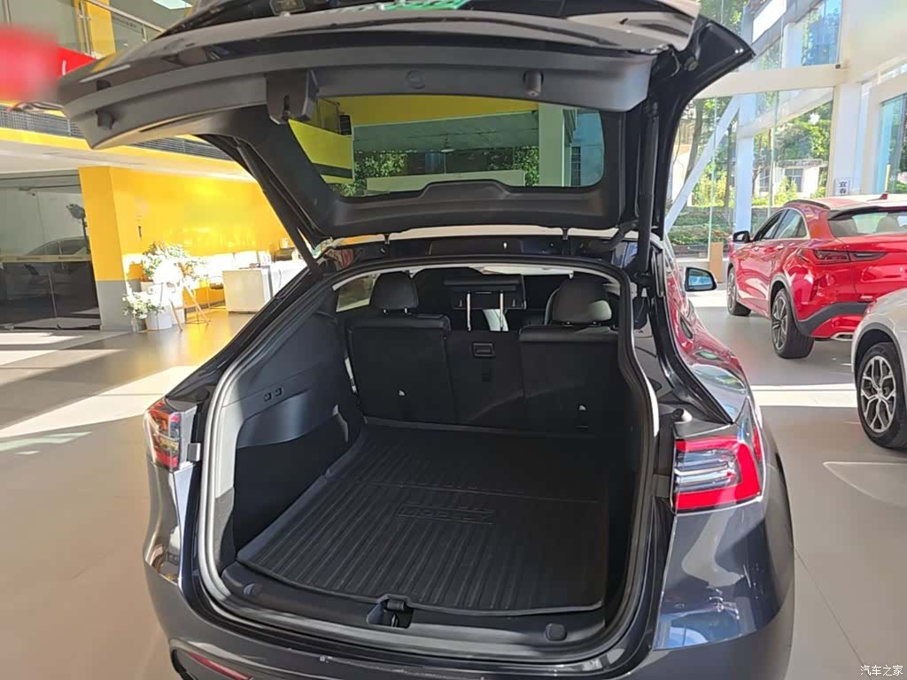 Tesla Model Y, 2024 19