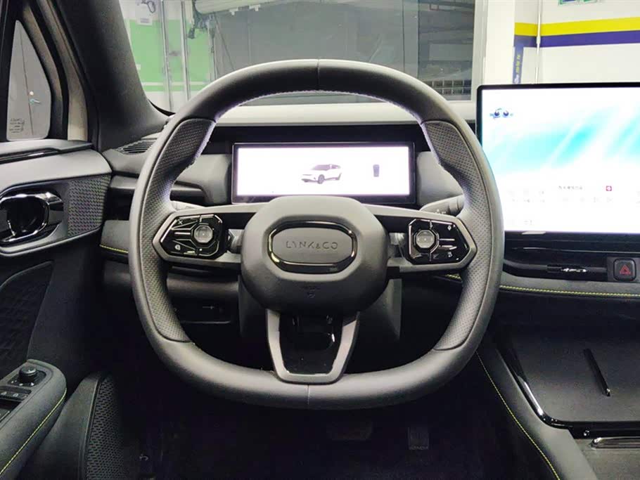 Lynk & Co 06