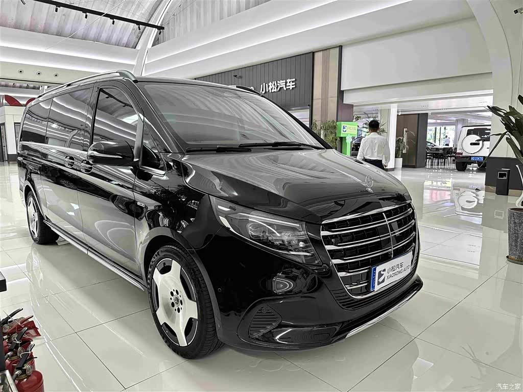 Mercedes-Benz V-Class, 2025 3