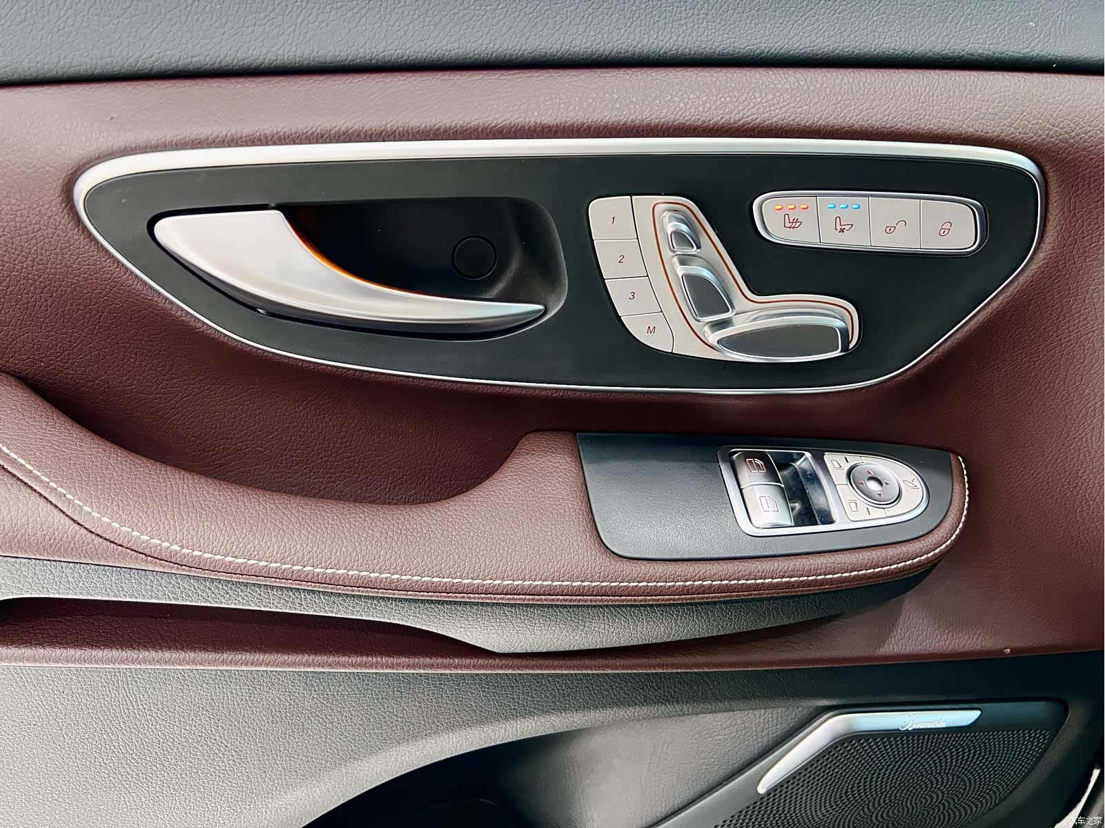 Mercedes-Benz V-Class, 2024 22