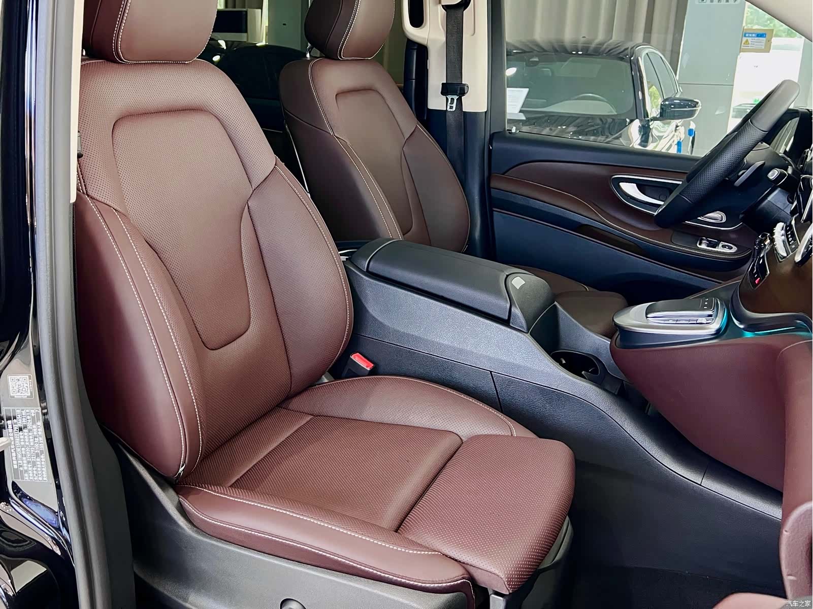 Mercedes-Benz V-Class, 2024 8