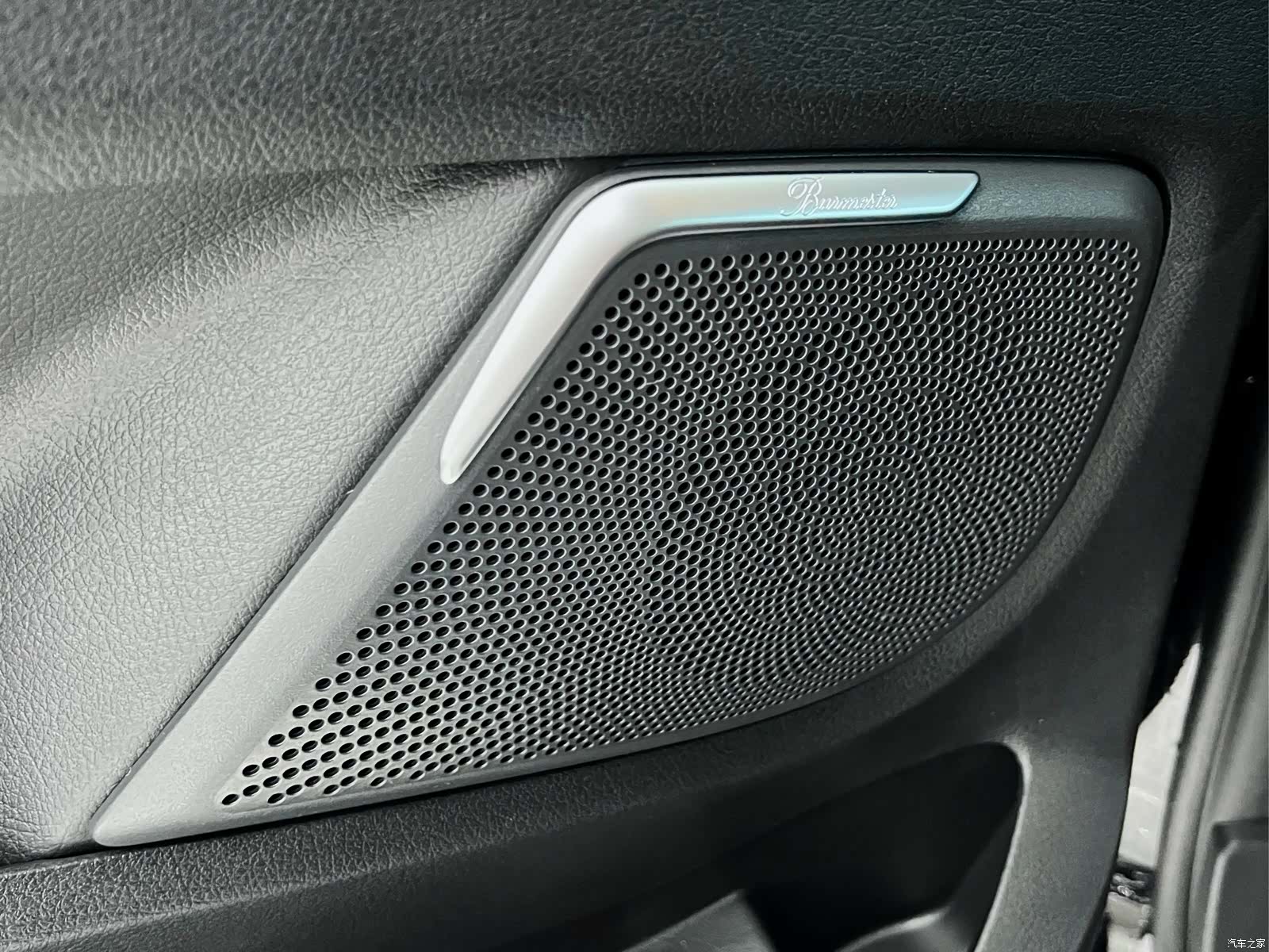 Mercedes-Benz V-Class, 2024 23