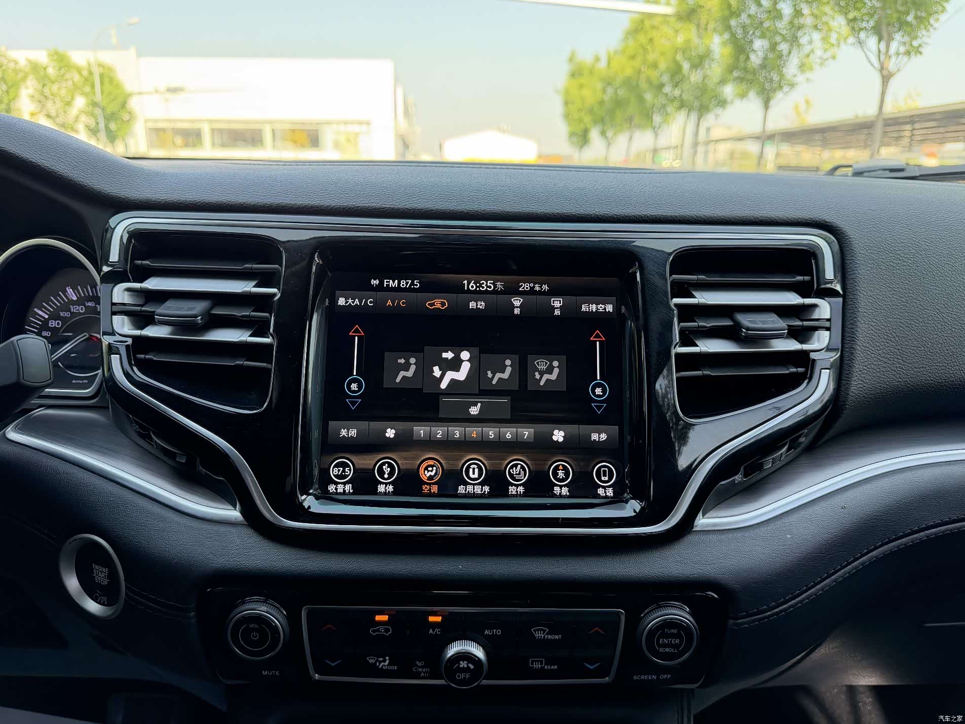 Jeep Grand Commander, 2019 23