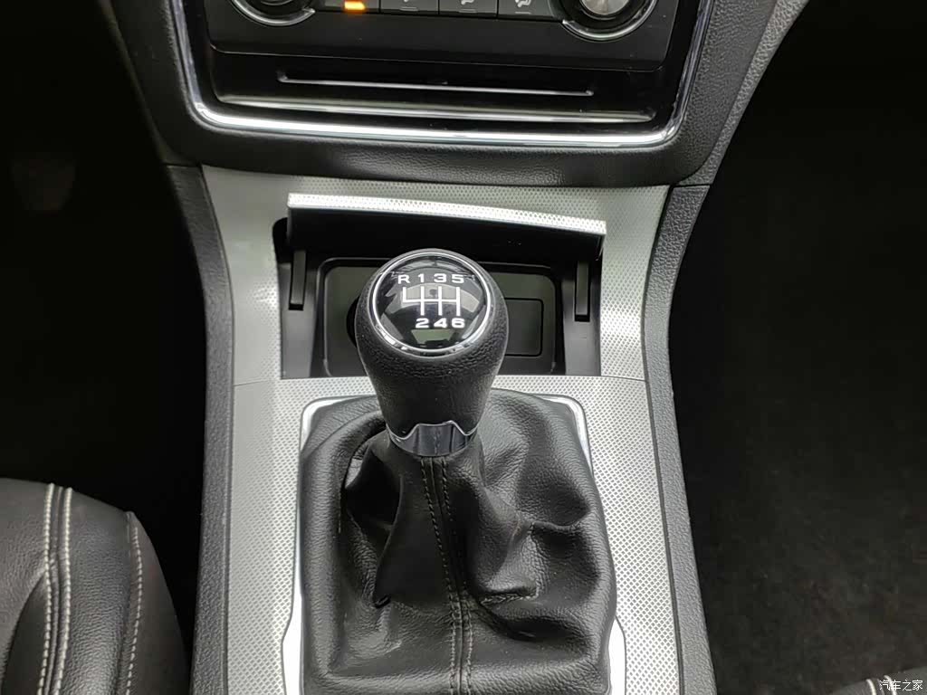 Roewe RX5, 2016 13