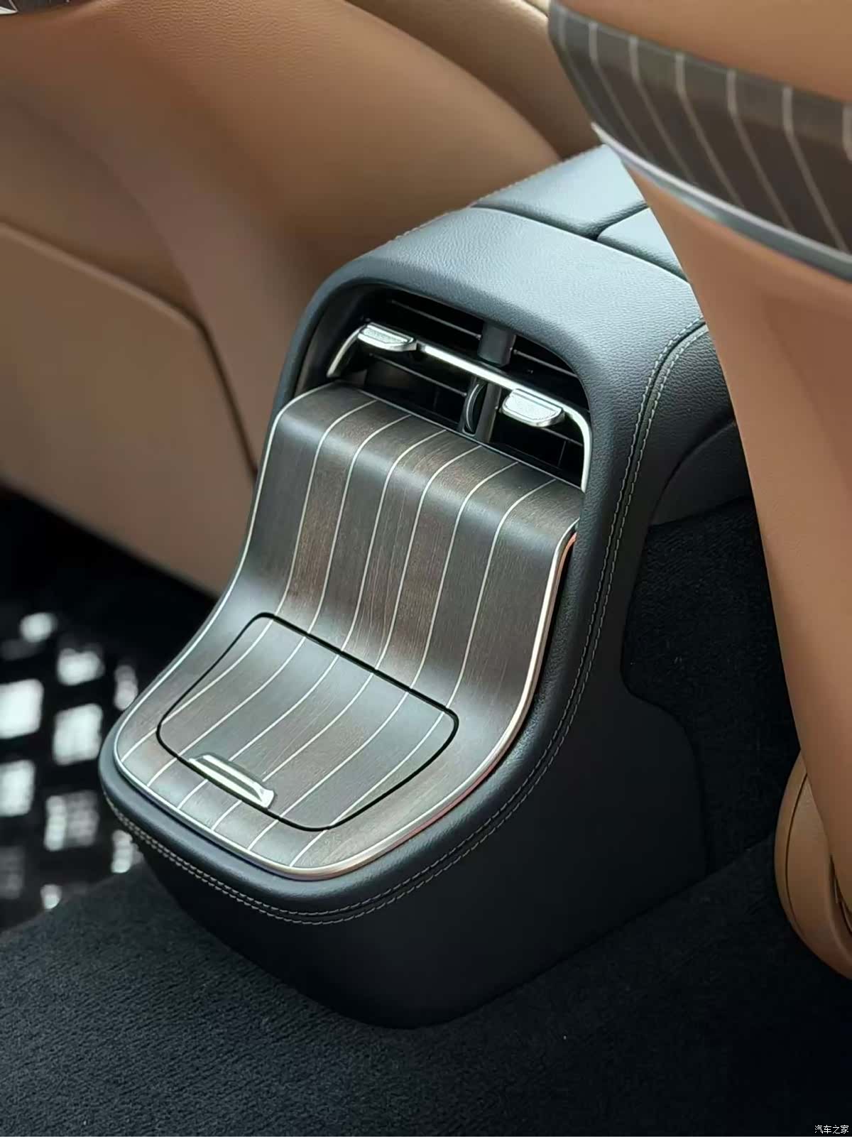 Mercedes-Benz E-Class, 2024 7