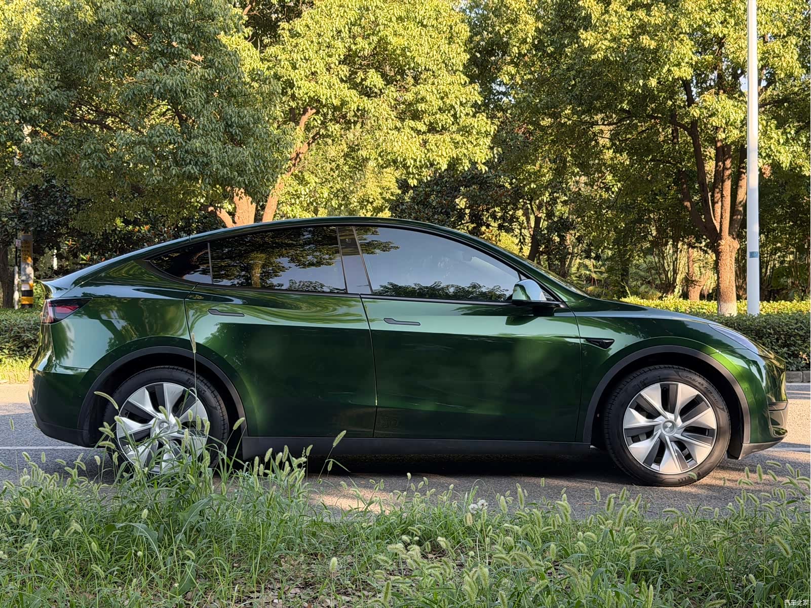 Tesla Model Y, 2023 4