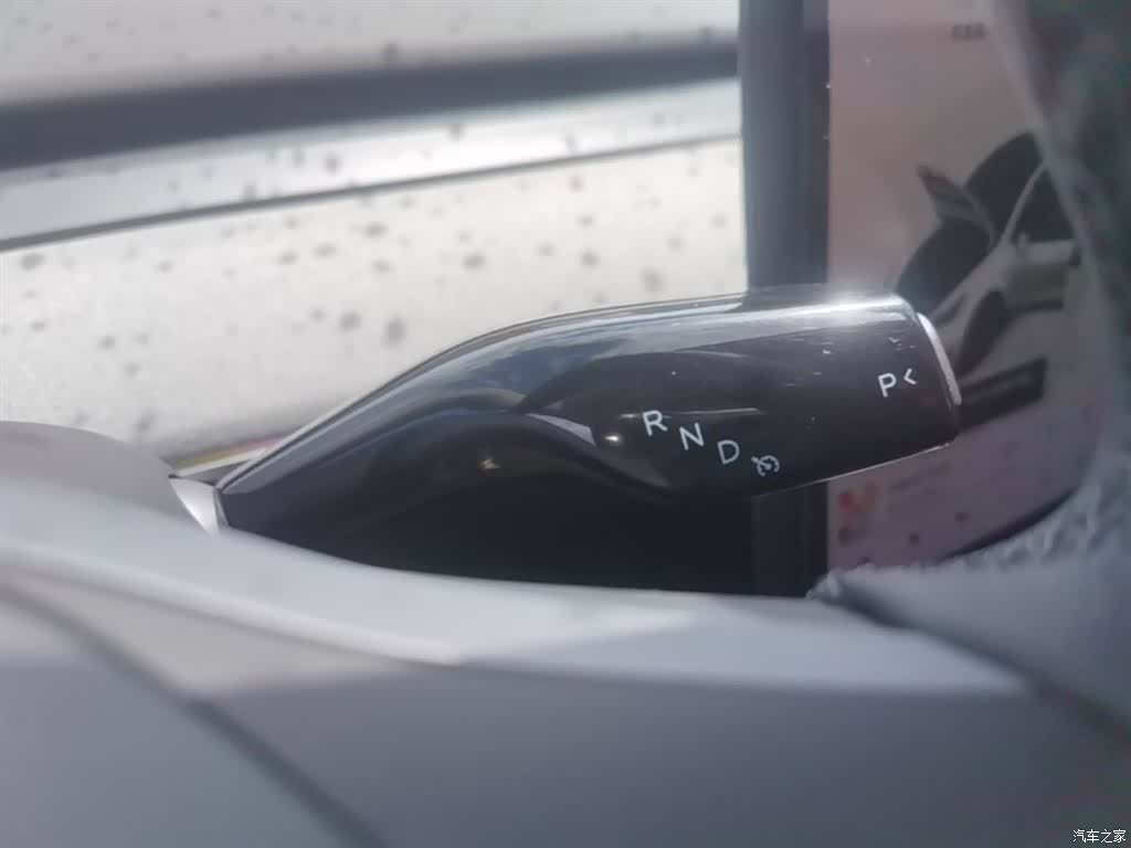 Tesla Model Y, 2024 13