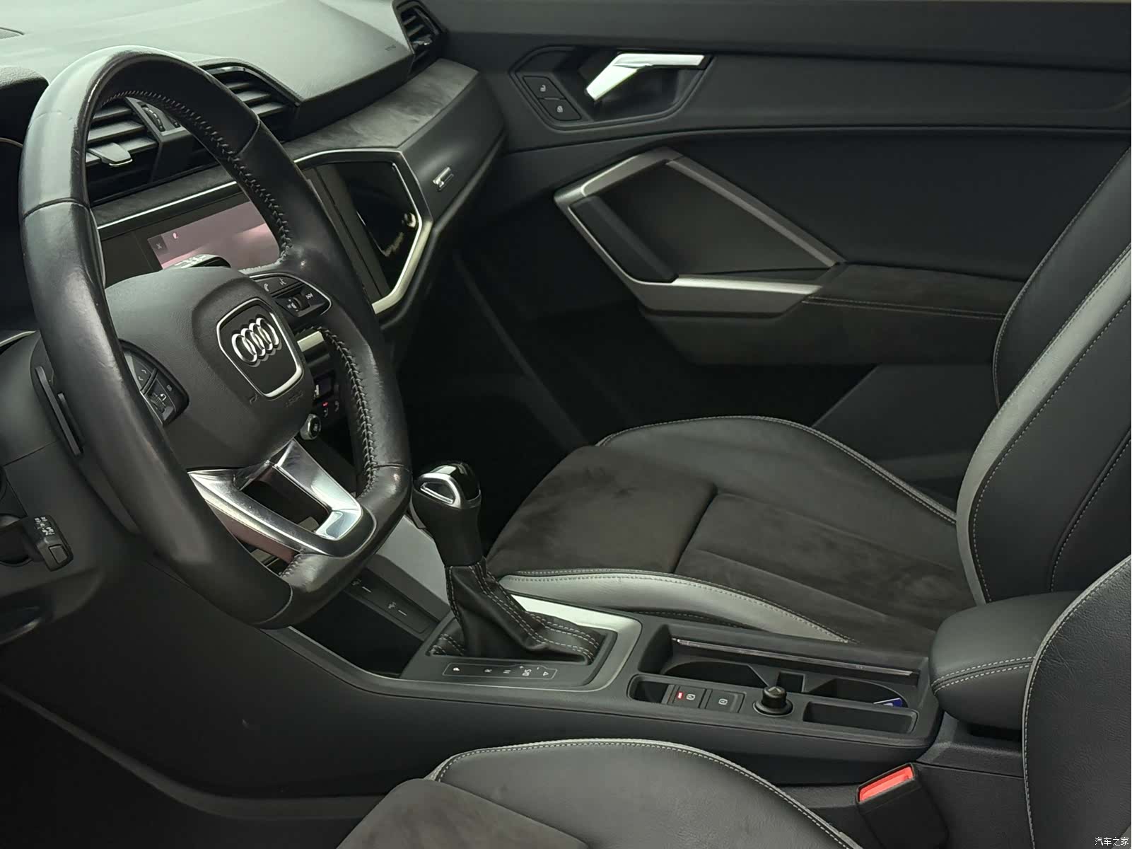 Audi Q3, 2021 9