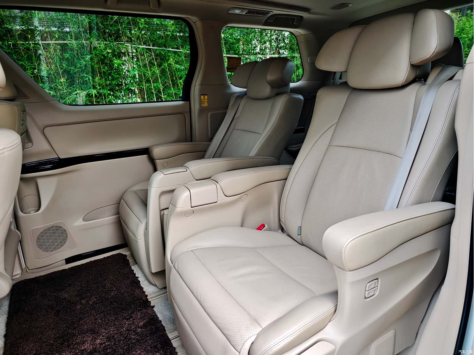 Toyota Alphard, 2012 14