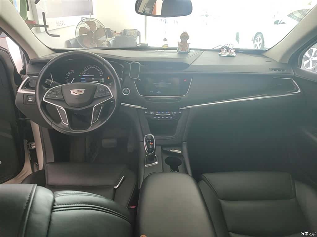 Cadillac XT5, 2017 10