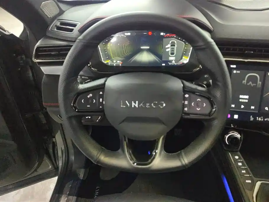 Lynk & Co 05