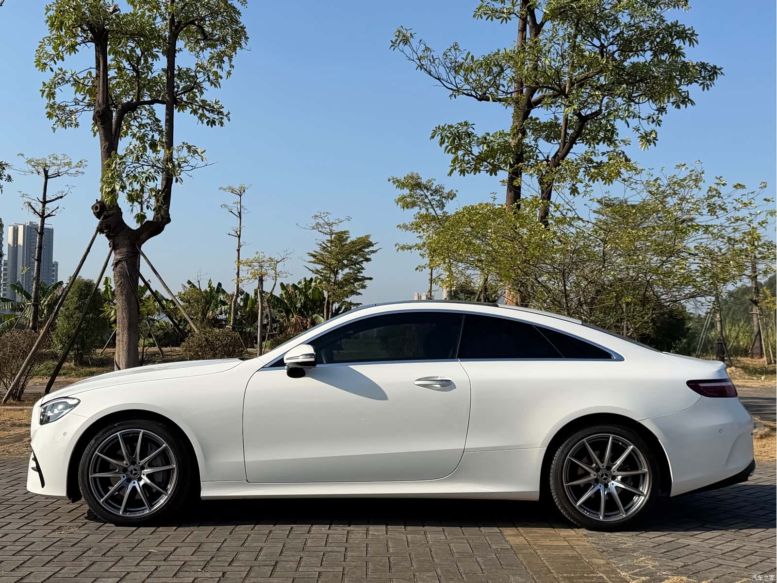 Mercedes-Benz E-Class, 2023 21