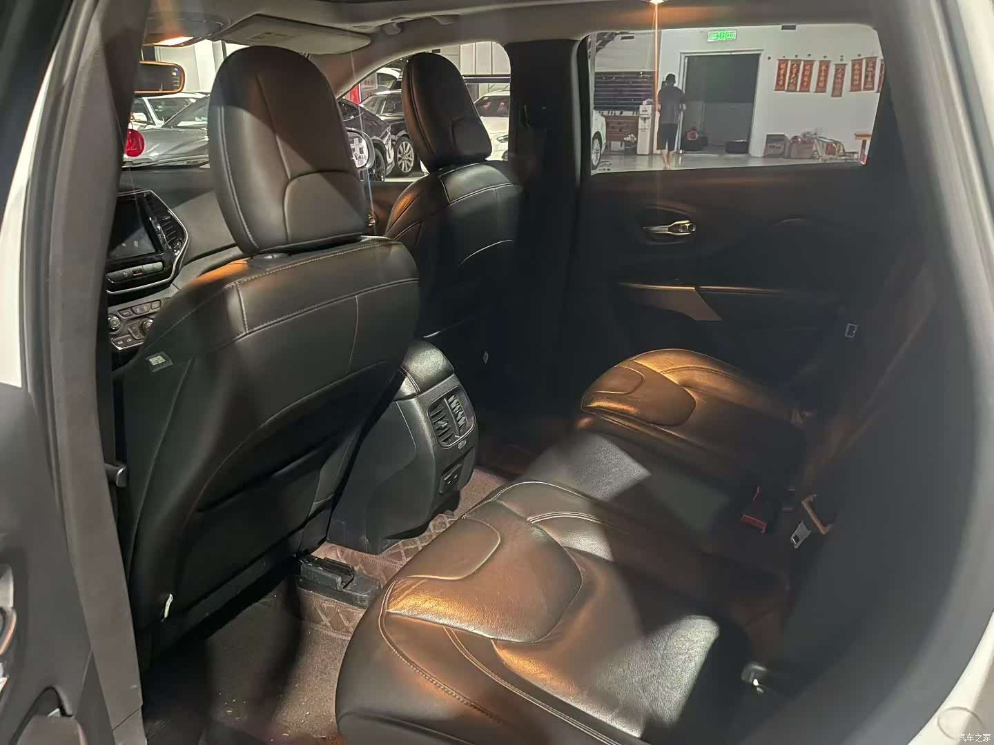 Jeep Cherokee, 2020 9