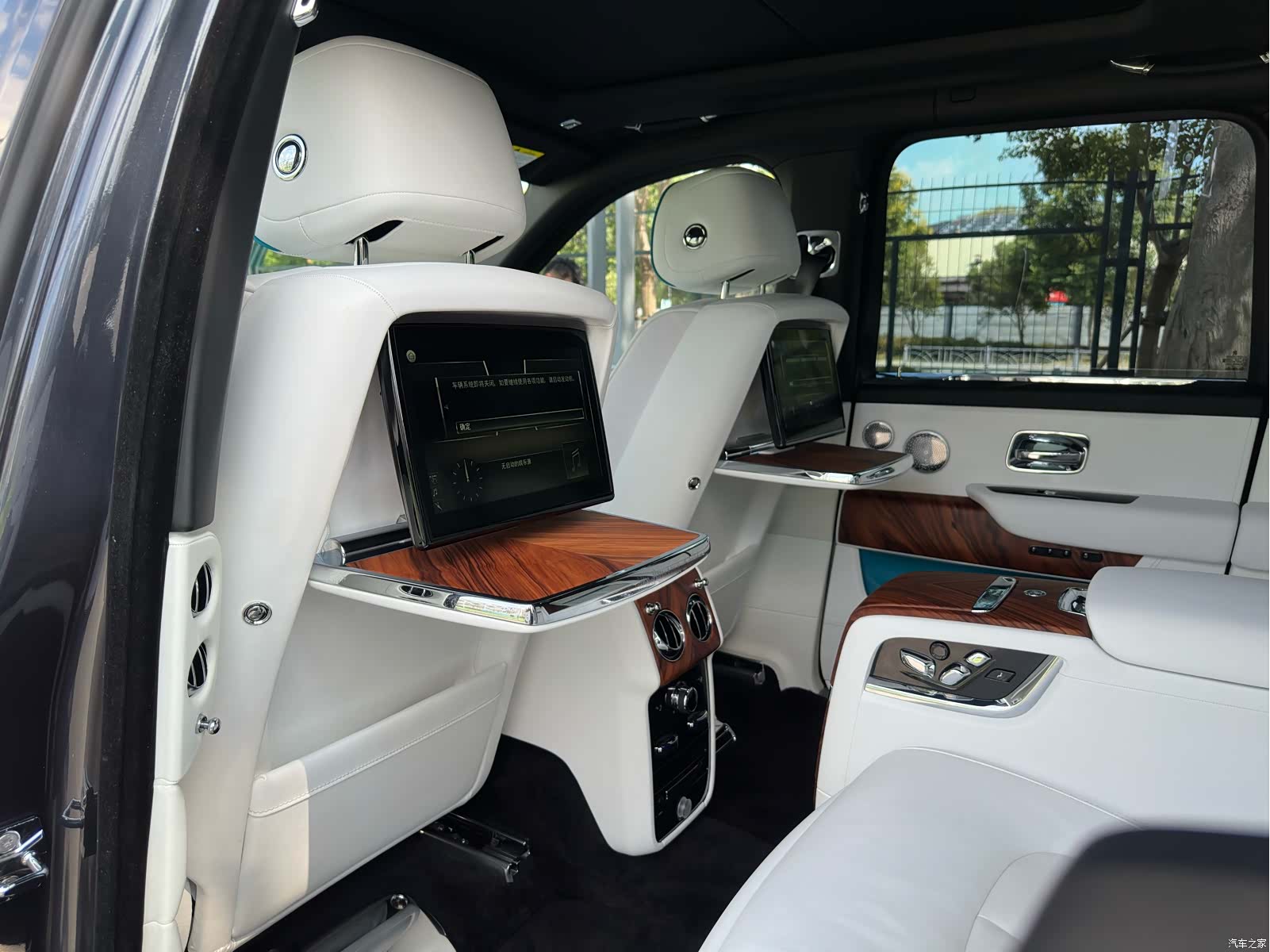 Rolls-Royce Cullinan, 2019 24