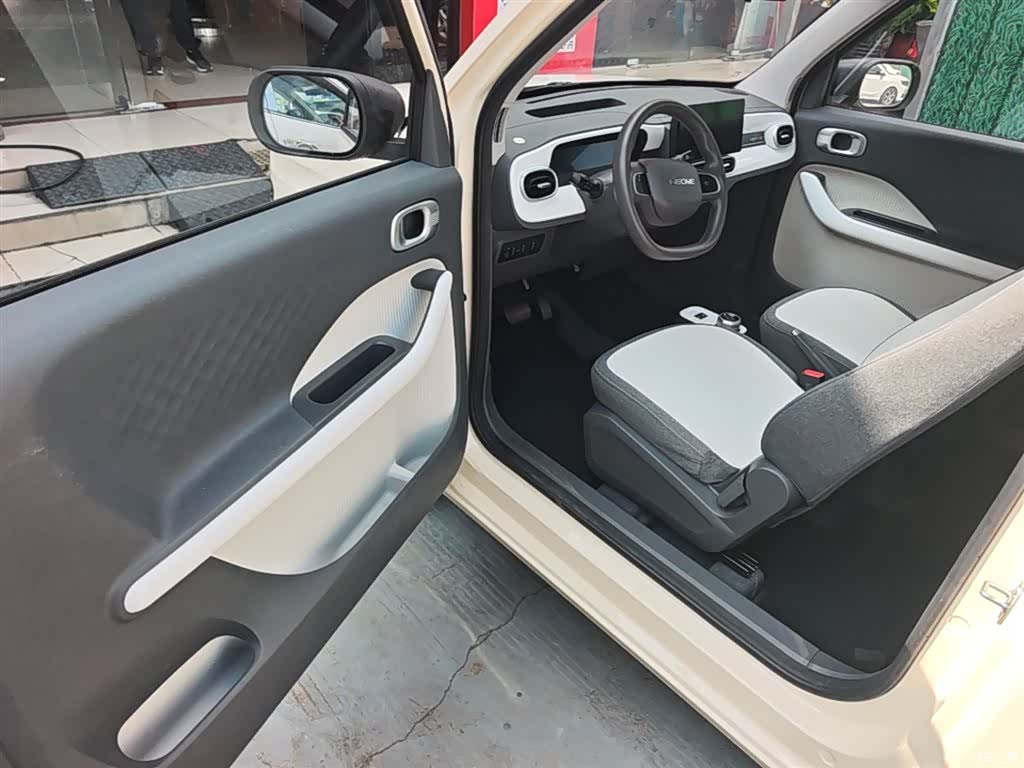 Geely Panda, 2025 16