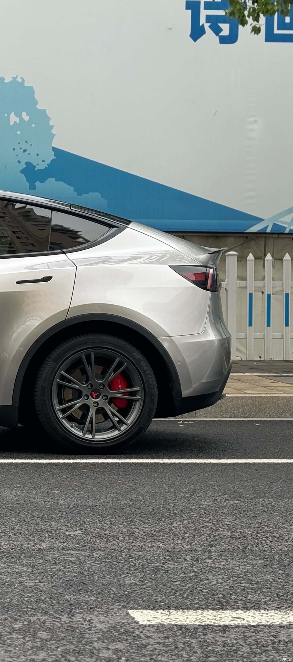Tesla Model Y, 2023 10