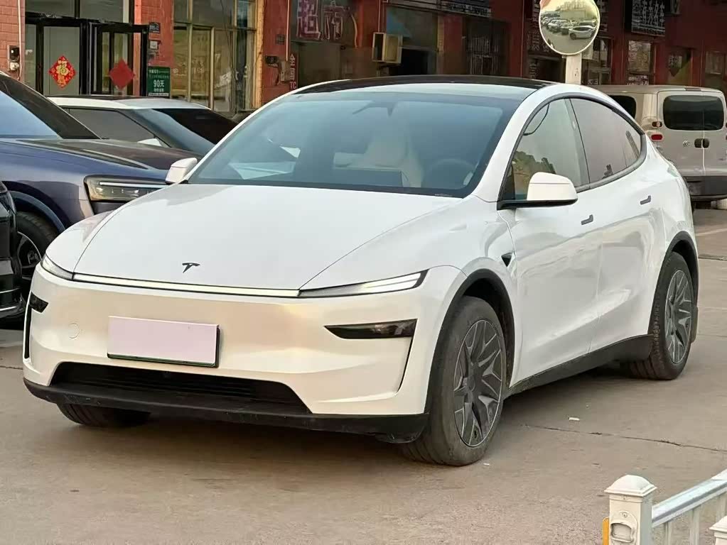 Tesla Model Y L