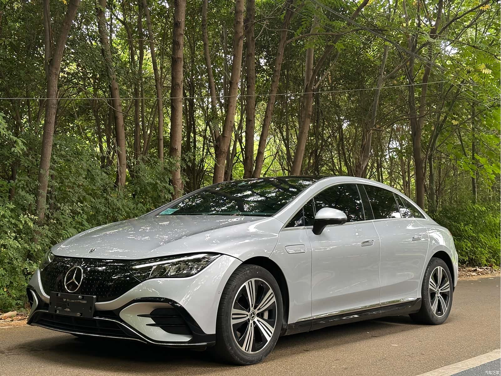 Mercedes-Benz EQE, 2023 1
