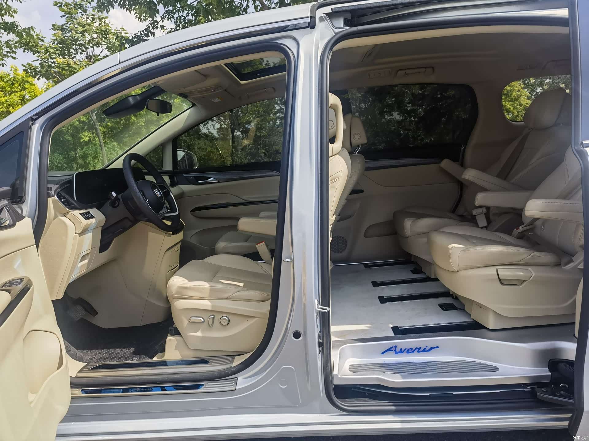 Buick GL8, 2025 10