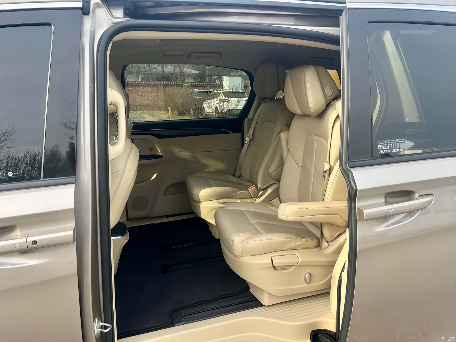 Buick GL8, 2022 13