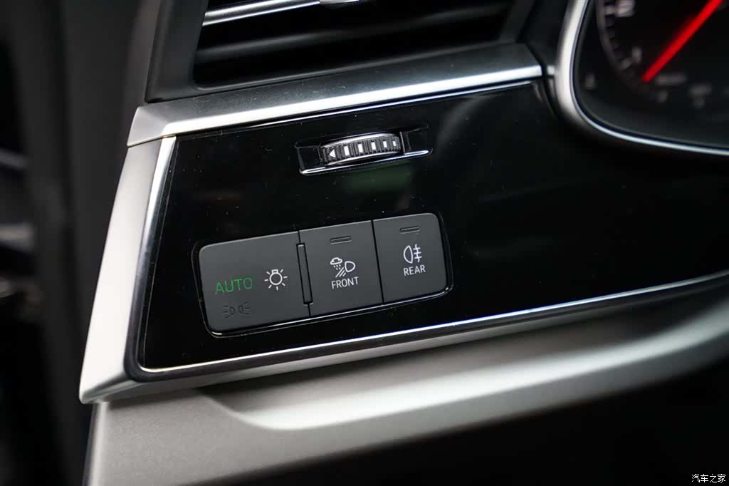 Audi Q8, 2022 7