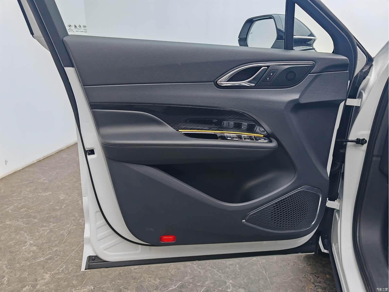 Hongqi HS3, 2026 19