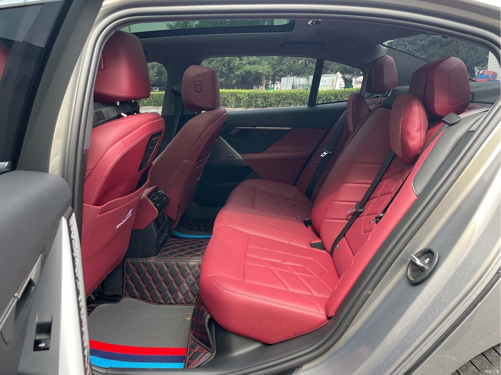 BMW 5 Series, 2025 14
