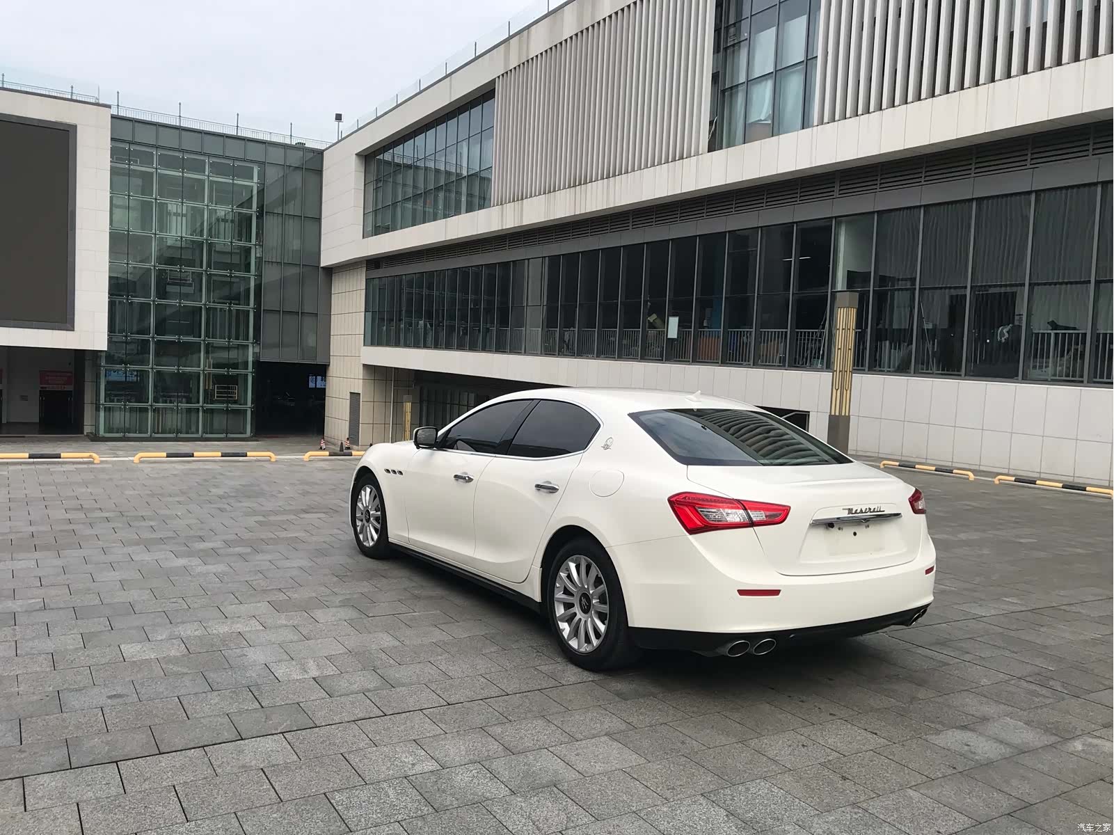 Maserati Ghibli, 2013 8