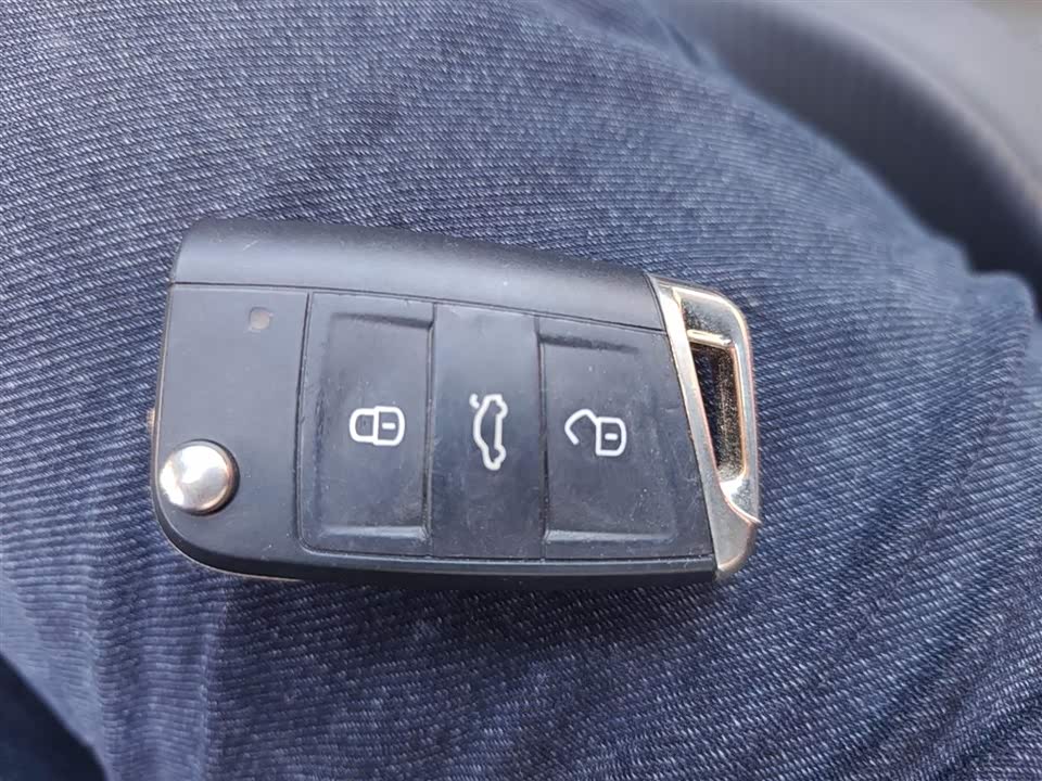 Volkswagen T-ROC exploring Songs