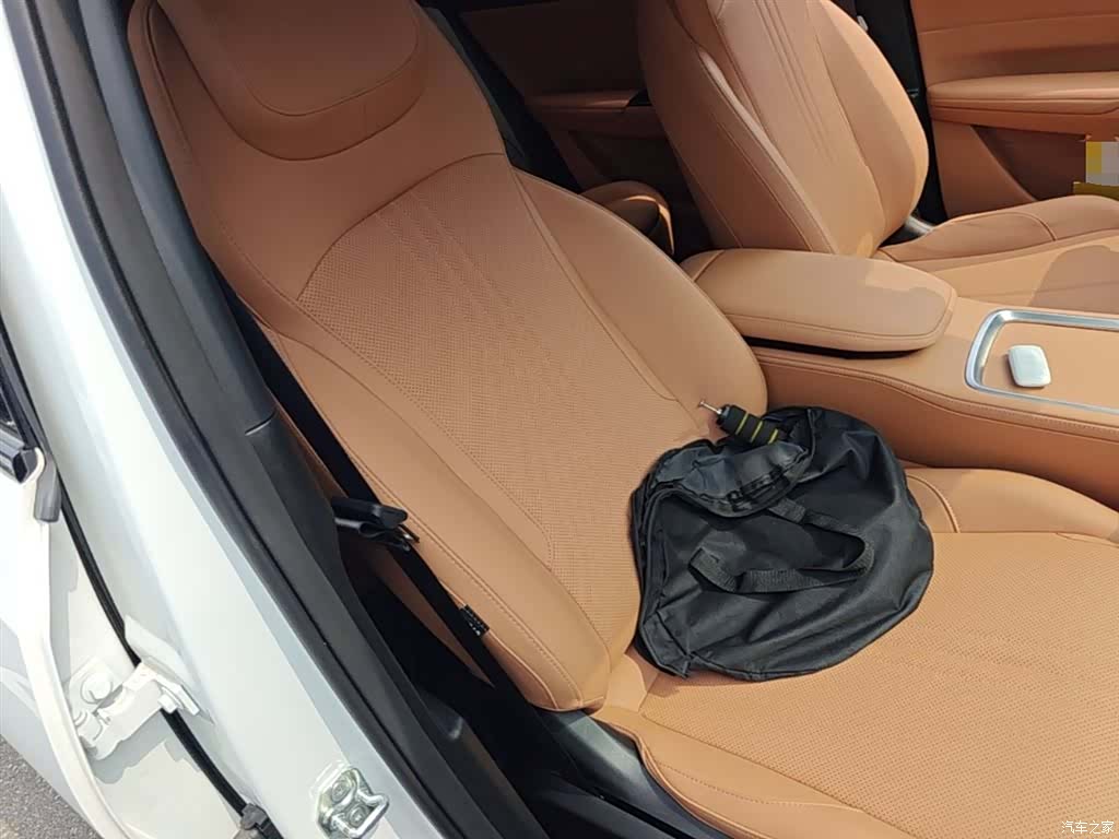 Geely Galaxy L7, 2025 25