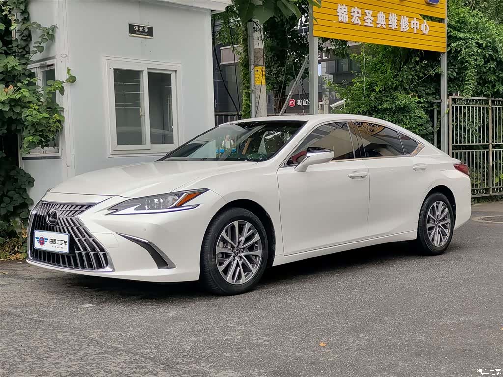 Lexus ES