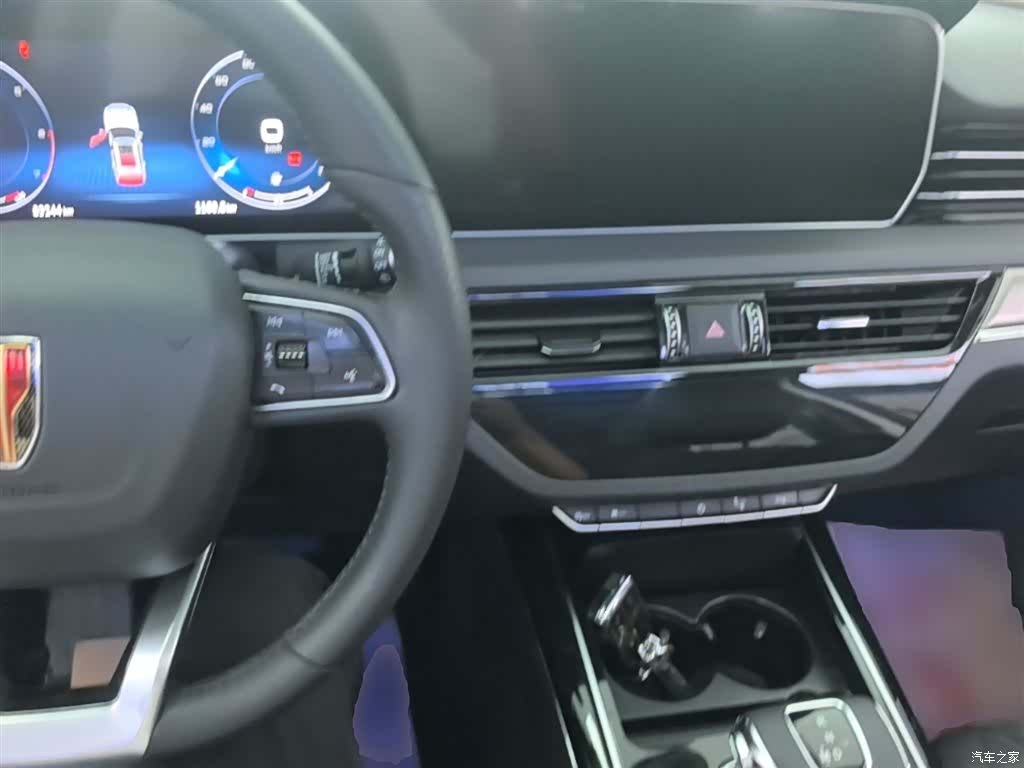 Hongqi HS5, 2023 10