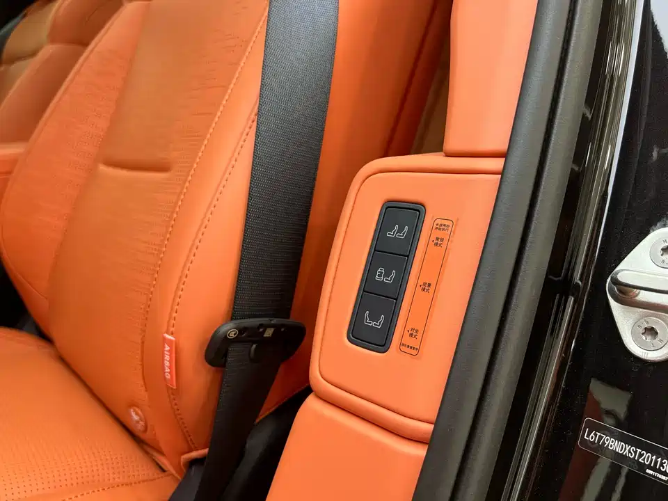 Lynk & Co 900