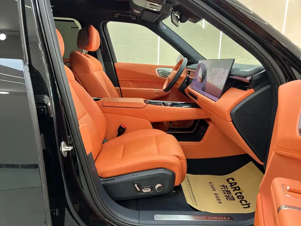 Lynk & Co 900