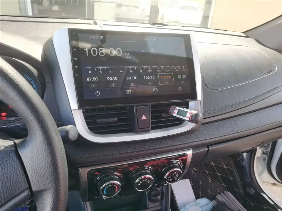 Toyota YARiS L to enjoy