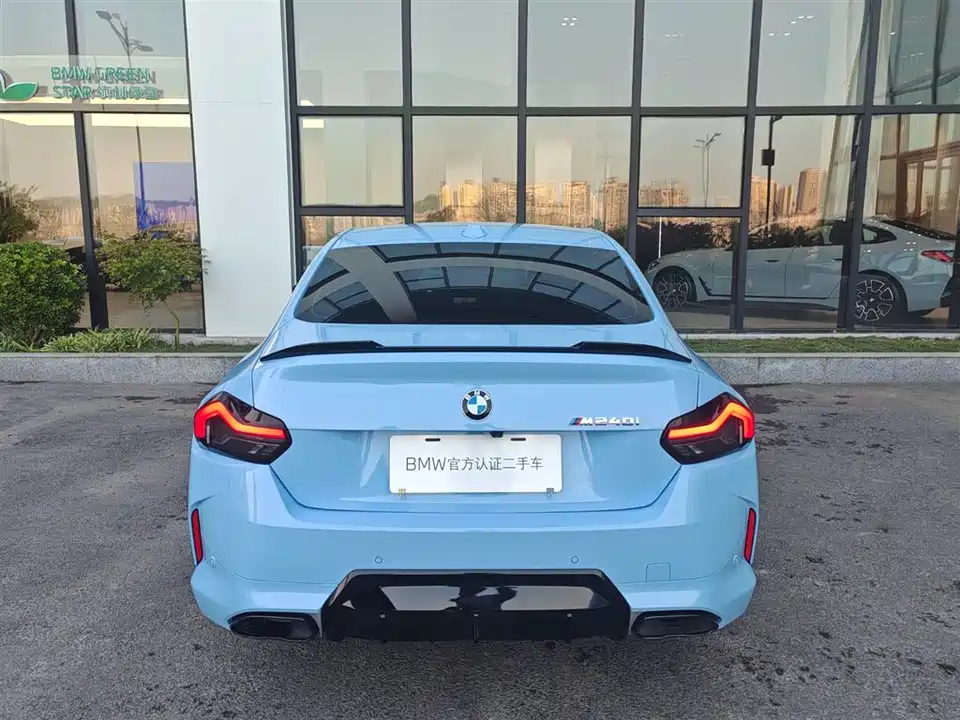 BMW M240i
