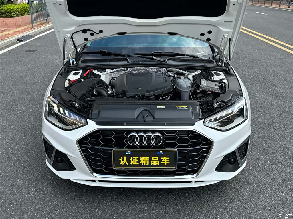 Audi A4L, 2022 все фото