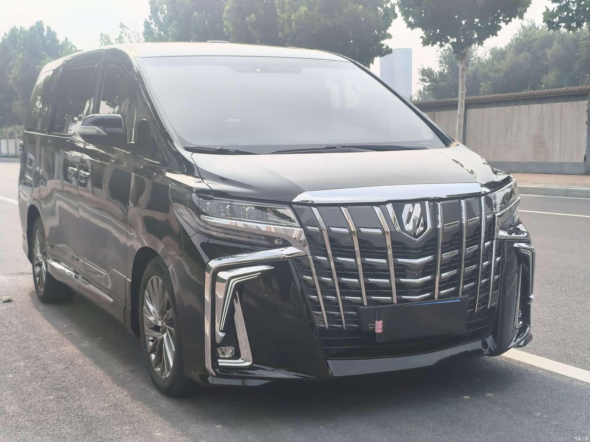 Toyota Alphard, 2012 3
