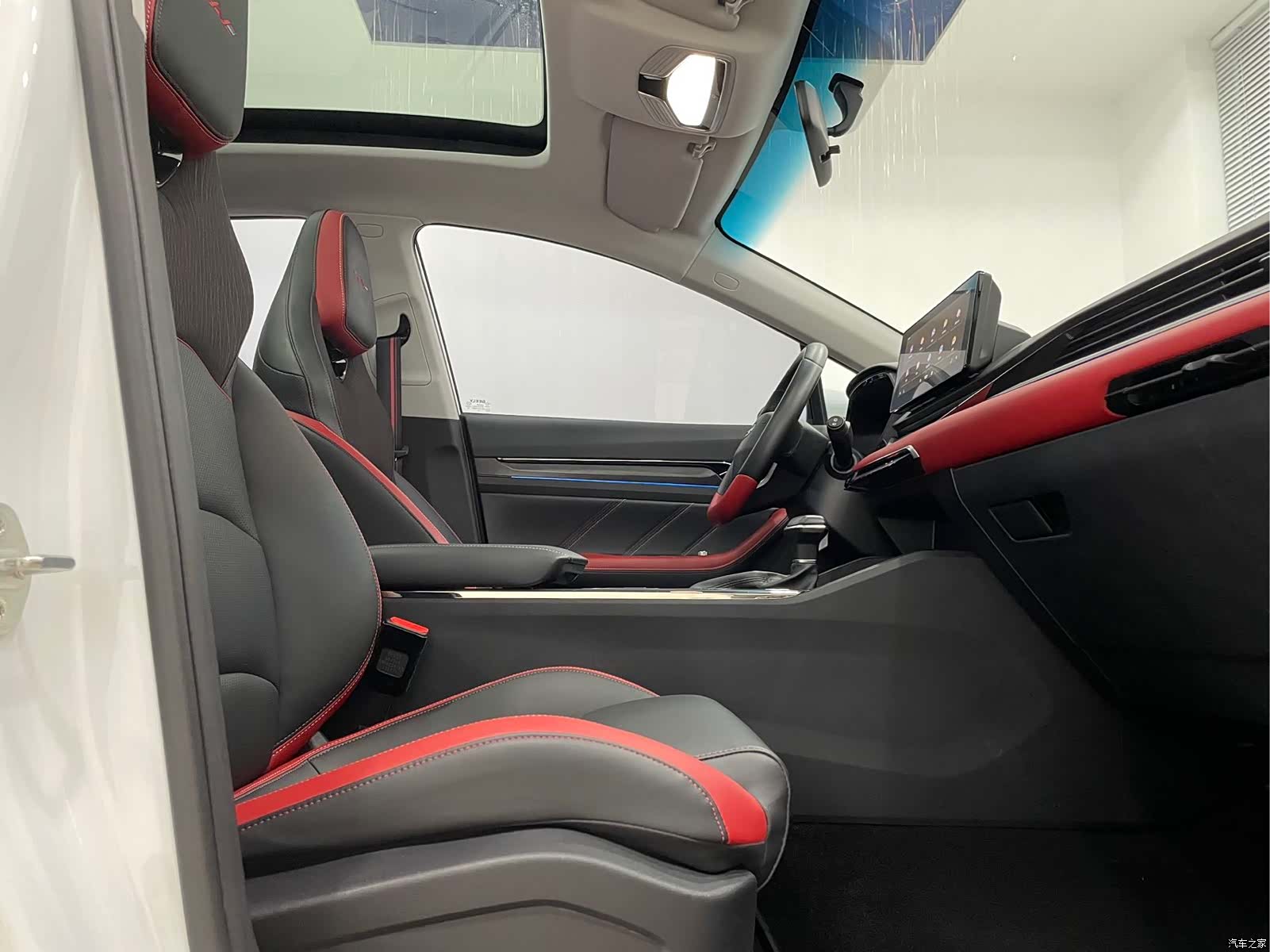 Geely Emgrand, 2021 13