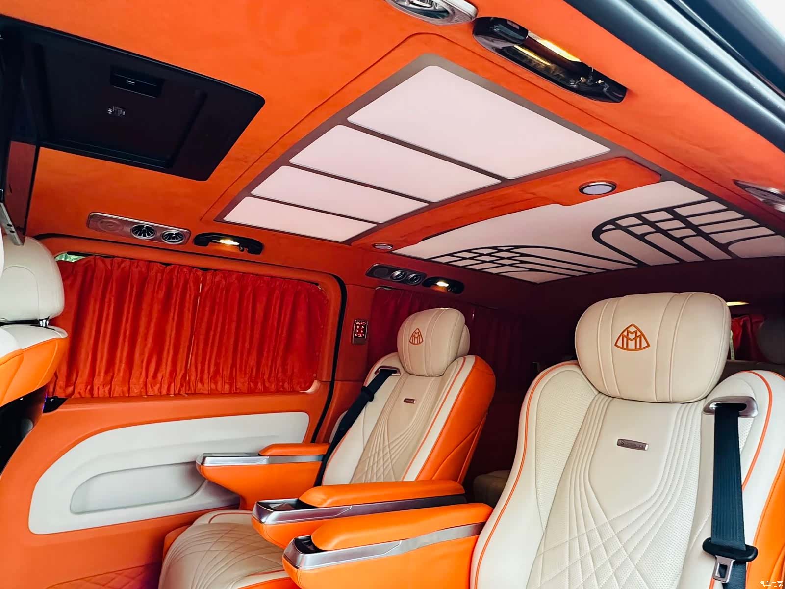 Mercedes-Benz 7, 2022 10