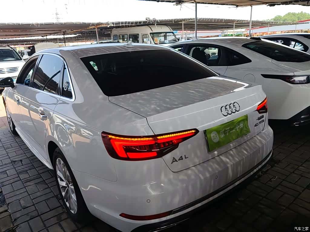 Audi A4L, 2018 все фото