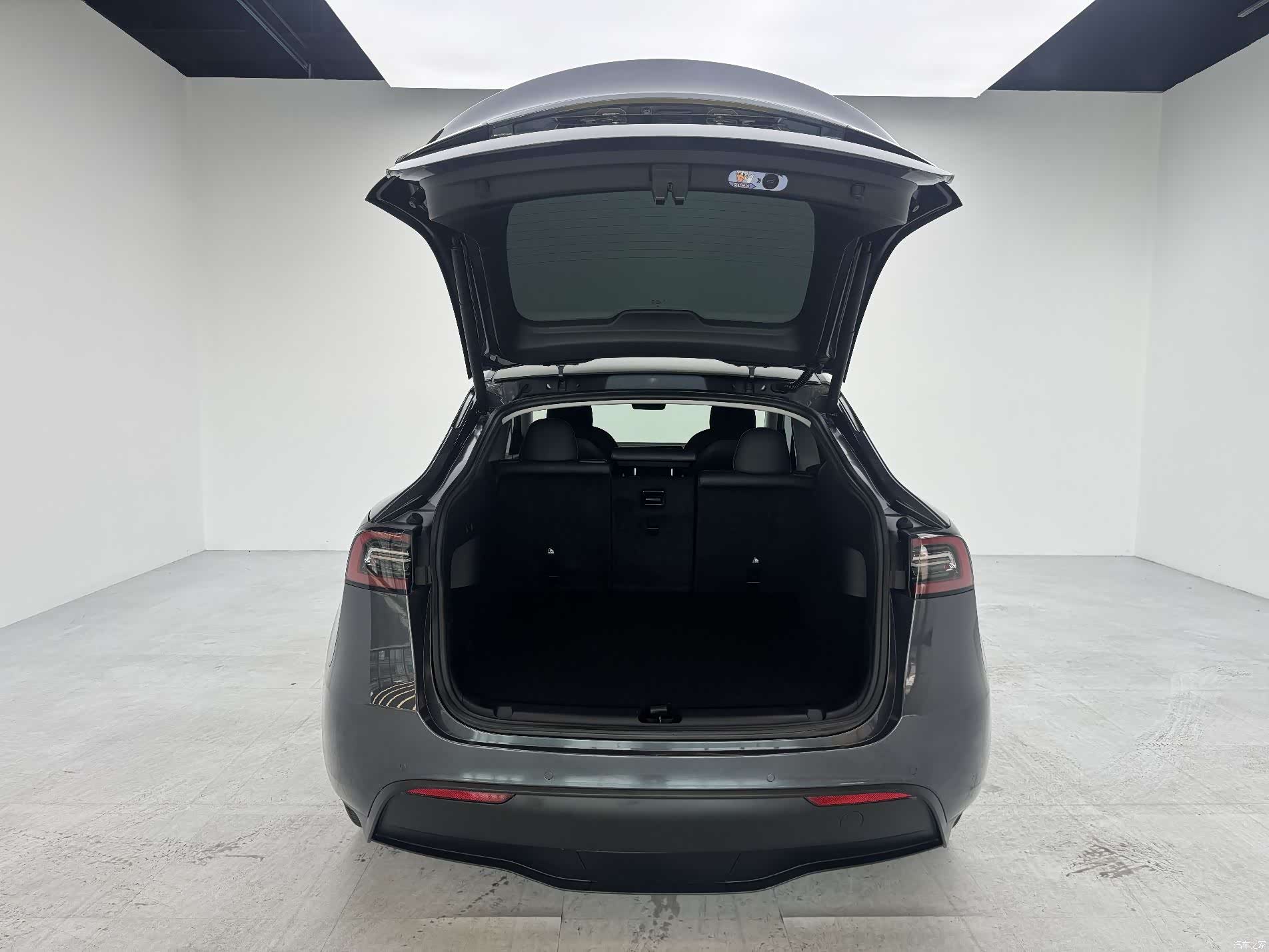 Tesla Model Y, 2022 15