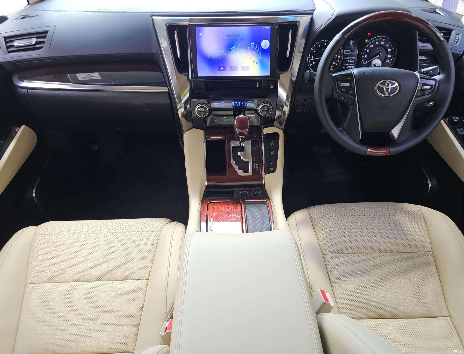 Toyota Alphard, 2026 3