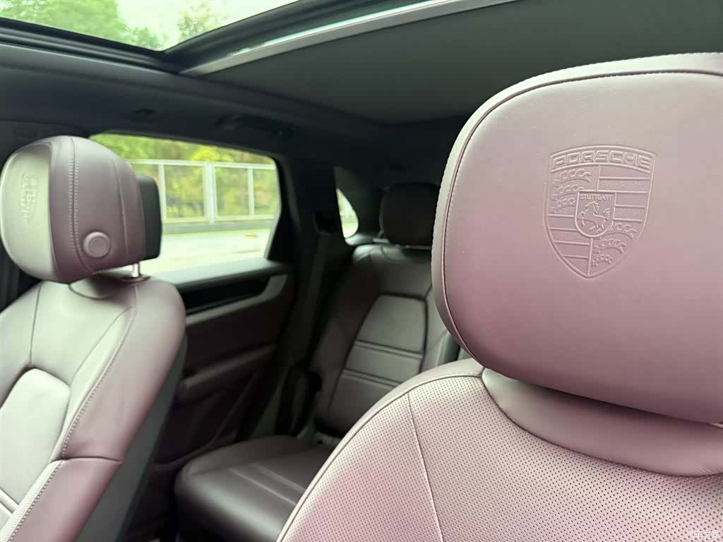 Porsche Cayenne, 2026 11