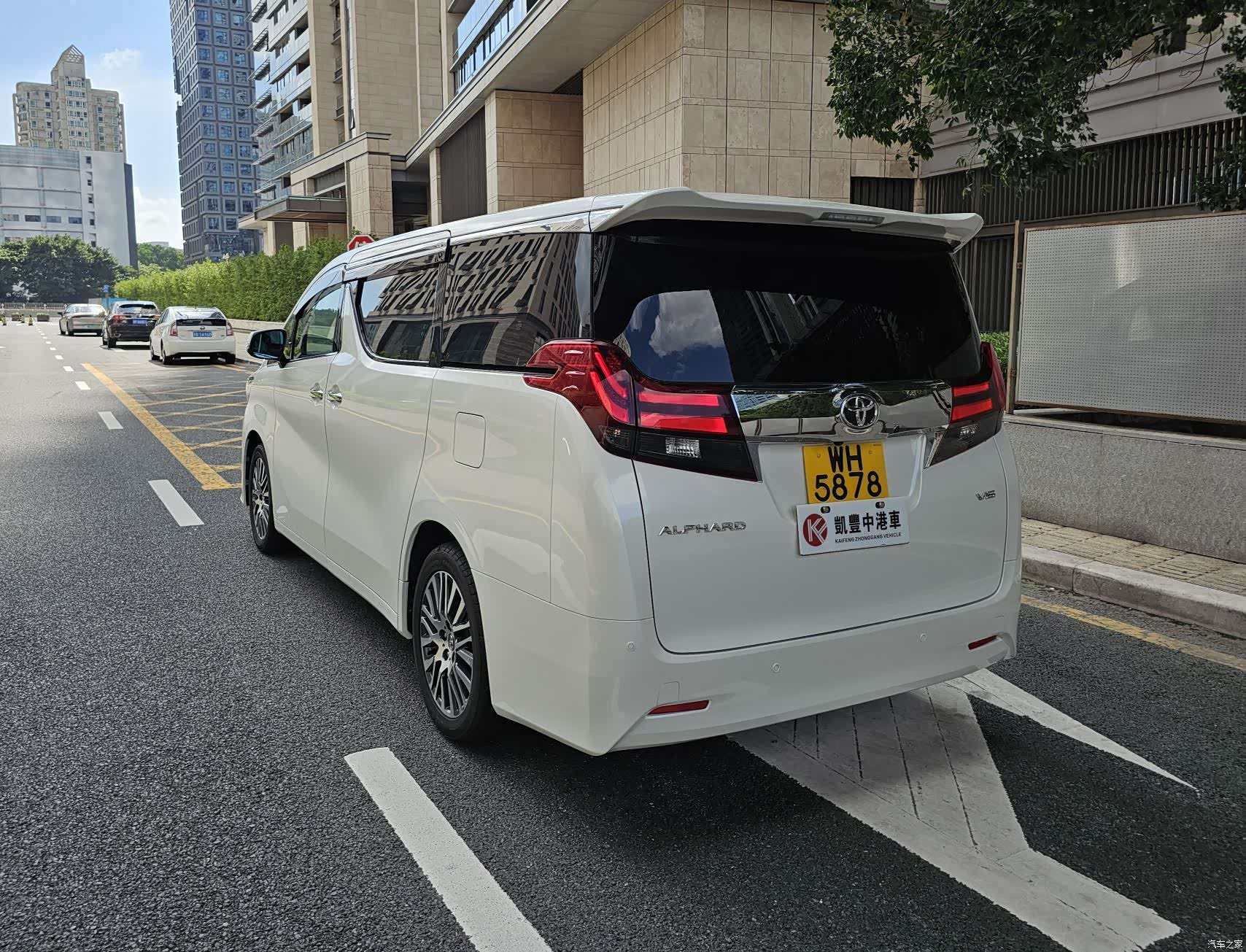 Toyota Alphard, 2026 13
