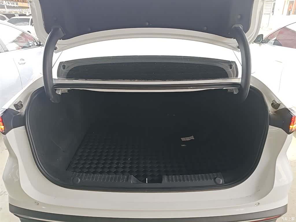 Geely Galaxy L6, 2024 19