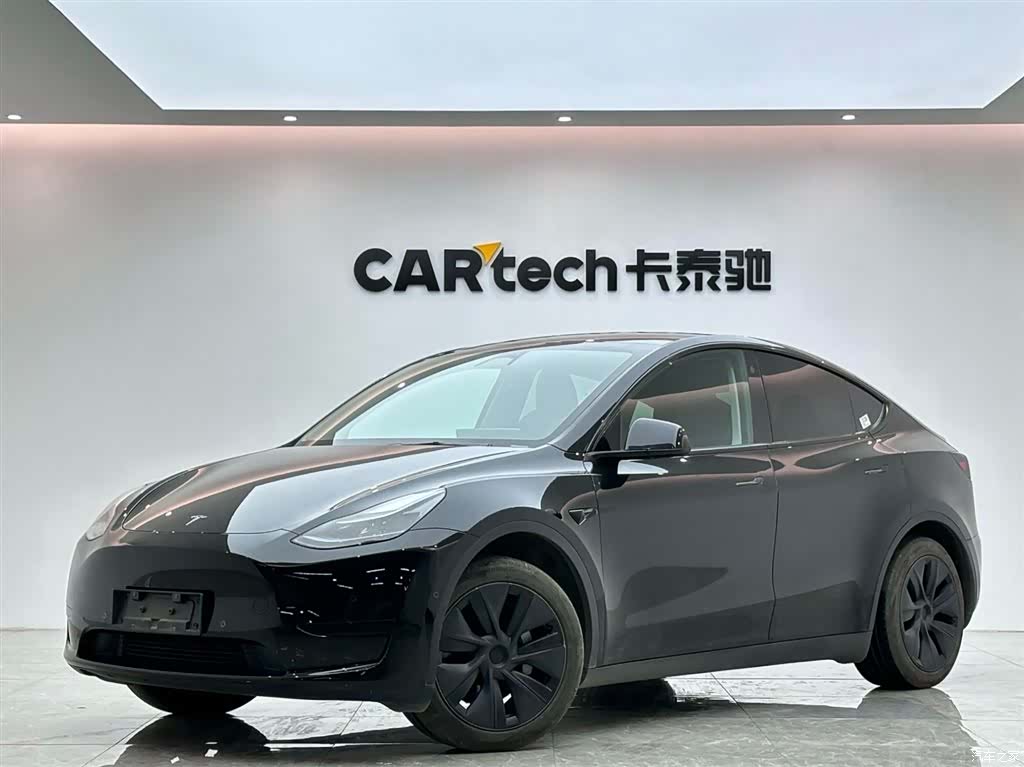 Tesla Model Y, 2023 1